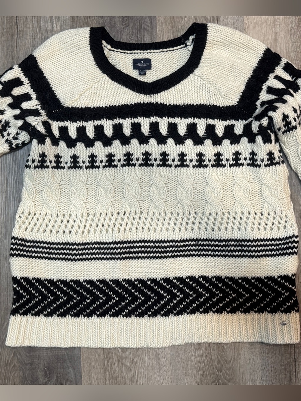 American Eagle Outfitters Wool Blend Black & Cream Cable Crewneck Sweater